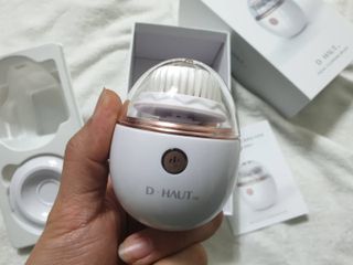 디하우트 랩 디하우트랩 클렌징 피부관리기 진동클렌저 실리콘+2종 인조모 브러시 — 5점을 준 리뷰어가 2021년 11월 올린 사용 사진
