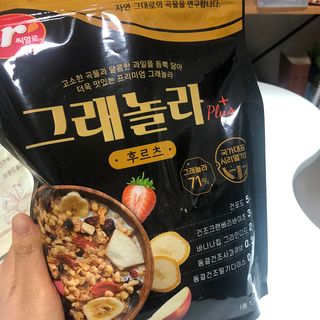 씨알푸드 씨알로 그래놀라 2종 후르츠+크랜베리 아몬드 — 4.5점을 준 리뷰어가 2022년 7월 올린 사용 사진