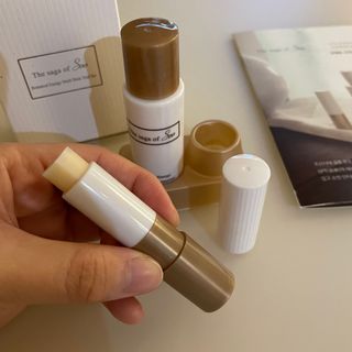 더사가오브수 [사가수] 효혜윤 보태니컬 에너지 에센스인로션 20ml /아이포올 스틱 3g — 5점을 준 리뷰어가 2023년 2월 올린 사용 사진