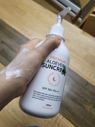 [닥터문] 프리미엄 알로에베라 선크림 500ml — 5점을 준 리뷰어가 2022년 6월 올린 사용 사진