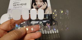 데싱디바 글레이즈 젤네일 포일 이펙트 네일_4종 중 택 1 — 5점을 준 리뷰어가 2021년 9월 올린 사용 사진