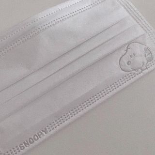 JHWORLD 스누피 마스크 정품 스누피 KF-AD 국내 비말차단 아동용 성인용 일회용 덴탈마스크 50매 — 5점을 준 리뷰어가 2021년 6월 올린 사용 사진