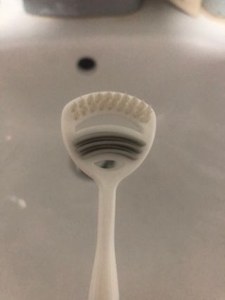 크리오 클리어스 혀백태제거 구취관리 혀클리너 — 5점을 준 리뷰어가 2021년 3월 올린 사용 사진
