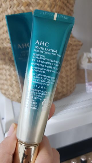 [NEW 탄력유턴 아이크림] AHC 유스 래스팅 리얼 아이크림 포 페이스 — 5점을 준 리뷰어가 2021년 1월 올린 사용 사진
