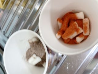 유비쿡 컵떡볶이 매운컵떡볶이2개/ 짜장컵떡볶이 2개  총 4개세트 — 5점을 준 리뷰어가 2021년 6월 올린 사용 사진