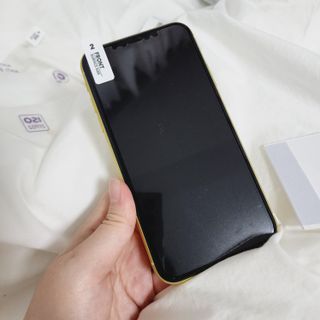 아클리브 Eco 항균 항바이러스 액정 보호필름(iPhone) — 5점을 준 리뷰어가 2022년 7월 올린 사용 사진