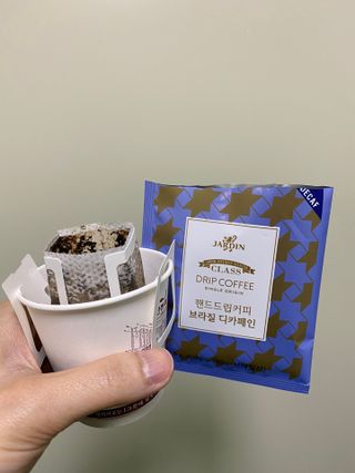 (주)쟈뎅 쟈뎅 클래스 핸드 드립 커피 10P 2종_디카페인 1종+랜덤 플레이버 1종 — 5점을 준 리뷰어가 2021년 4월 올린 사용 사진