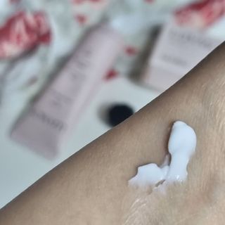 러브모아 향수 고체향수 승무원 고체향수 바르는 향수 니치향수 도손 우드세이지 앤 씨솔트 — 5점을 준 리뷰어가 2022년 12월 올린 사용 사진