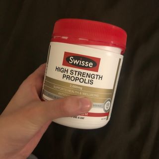 Swisse 스위스 고함량 프로폴리스 2,000mg 210정 — 5점을 준 리뷰어가 2021년 2월 올린 사용 사진
