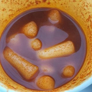 유비쿡 컵떡볶이 매운컵떡볶이2개/ 짜장컵떡볶이 2개  총 4개세트 — 5점을 준 리뷰어가 2021년 5월 올린 사용 사진