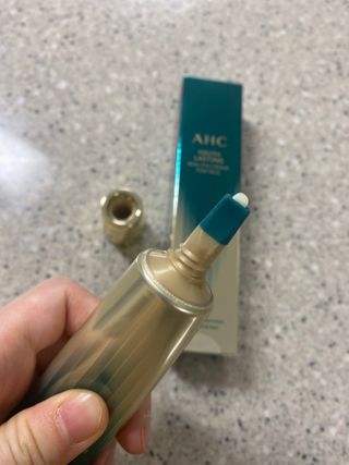 [NEW 탄력유턴 아이크림] AHC 유스 래스팅 리얼 아이크림 포 페이스 — 4점을 준 리뷰어가 2021년 2월 올린 사용 사진