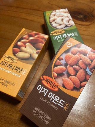 짜먹는 이지견과 짜먹는 이지아몬드, 짜먹는 이지허니피넛, 짜먹는 이지캐슈넛 각 10g X  10포 — 5점을 준 리뷰어가 2021년 2월 올린 사용 사진