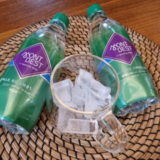 몽베스트 Montbest with Sparkling water Plain 20병 — 5점을 준 리뷰어가 2021년 11월 올린 사용 사진