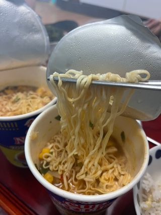 NISSIN 닛신 컵누들  4종 - 씨푸드오리지날, 씨푸드 스파이시, 씨푸드 커리, 씨푸드 XO소스 — 5점을 준 리뷰어가 2022년 4월 올린 사용 사진