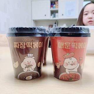 유비쿡 컵떡볶이 매운컵떡볶이2개/ 짜장컵떡볶이 2개  총 4개세트 — 5점을 준 리뷰어가 2021년 3월 올린 사용 사진
