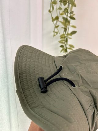 구김스 [방수/UV차단]베이직 서핑햇 1.0 비치햇/해변모자/등산모자+ 카탈로그 책자포함 — 5점을 준 리뷰어가 2024년 11월 올린 사용 사진