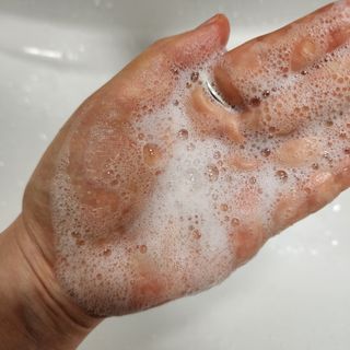 프리마인 메이크업과 들뜨는 각질까지 한방에 깐달걀로! 순하기까지한 셀베이스 그린티클렌저(200ml) — 5점을 준 리뷰어가 2023년 2월 올린 사용 사진