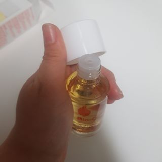 바이오오일 [바이오-오일] 스킨케어 오일 내추럴 60ml — 5점을 준 리뷰어가 2021년 12월 올린 사용 사진