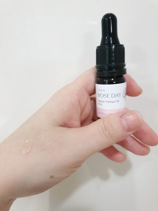 라라로즈데이 시즌2 천연 아로마오일 Y존 케어 속옷향수 이너퍼퓸 5ml  여성의 자존감을 UP시키자 — 5점을 준 리뷰어가 2021년 9월 올린 사용 사진