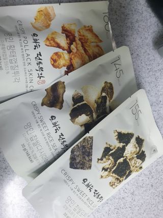오희숙 전통부각 명인 찹쌀김부각, 찹쌀다시마부각, 황태껍질튀각 총 6봉 — 5점을 준 리뷰어가 2021년 7월 올린 사용 사진