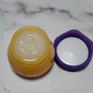 틱톡 [후르디아] 튼입술해결템 올리브영 블루베리 하이드레이팅 허니 립밤 — 5점을 준 리뷰어가 2024년 4월 올린 사용 사진