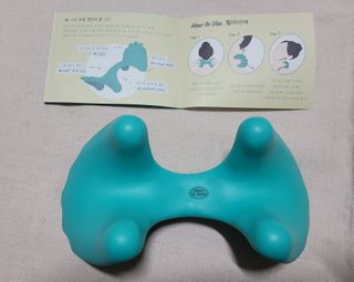 힐니스북 [힐마이넥]   거북목 통증완화를 위한 휴대용 목 안마기 — 5점을 준 리뷰어가 2022년 12월 올린 사용 사진