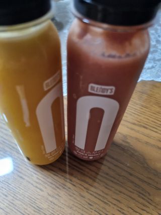 BLENDY'S 핑크 스무디+블론디 스무디 — 5점을 준 리뷰어가 2021년 9월 올린 사용 사진