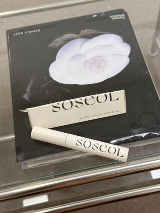 더소설 소설 블랙아이래쉬 세럼 10g(SOSEOL BLACK EYELASH SERUM 10g) — 5점을 준 리뷰어가 2023년 12월 올린 사용 사진