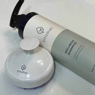 유메이 웰니스 샴푸 + 유메이 스칼프 브러쉬 — 5점을 준 리뷰어가 2022년 1월 올린 사용 사진