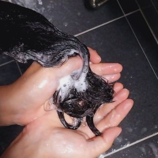 닥터시드 페퍼민트 앤 레몬 비건 비듬케어 쿨 탈모 샴푸 (1000ml) — 5점을 준 리뷰어가 2023년 7월 올린 사용 사진