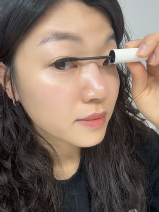 더소설 소설 블랙아이래쉬 세럼 10g(SOSEOL BLACK EYELASH SERUM 10g) — 5점을 준 리뷰어가 2023년 12월 올린 사용 사진