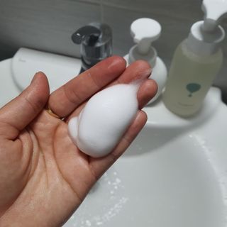 아미퓨어 [라이브] 피부장벽 강화를 위한 머랭 버블 클렌저 천연계면활성제로 온가족 사용가능 — 5점을 준 리뷰어가 2021년 7월 올린 사용 사진