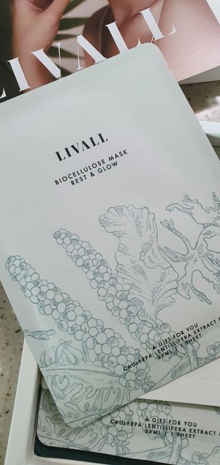 리브얼 | LIVALL 바이오셀룰로오스 마스크 레스트 앤 글로우 33ml  x 3개입 — 5점을 준 리뷰어가 2022년 7월 올린 사용 사진