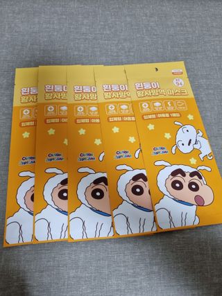 [숨그림]  덴탈마스크 짱구 우리아이 그리고 내가 쓰는 믿을수있는 케릭터 마스크  16종 — 5점을 준 리뷰어가 2021년 10월 올린 사용 사진