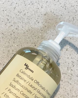 빅그린 안티 헤어로스 탈모 카렌듈라 바이옴 샴푸 500ml (지성두피용) — 5점을 준 리뷰어가 2022년 8월 올린 사용 사진