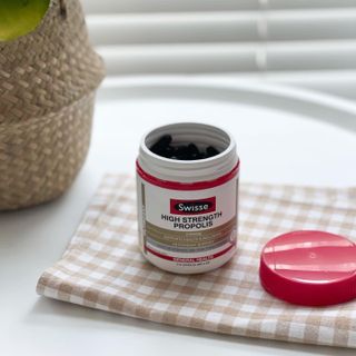 Swisse 스위스 고함량 프로폴리스 2,000mg 210정 — 5점을 준 리뷰어가 2021년 5월 올린 사용 사진