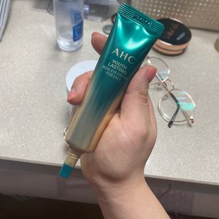 [NEW 탄력유턴 아이크림] AHC 유스 래스팅 리얼 아이크림 포 페이스 — 5점을 준 리뷰어가 2021년 3월 올린 사용 사진