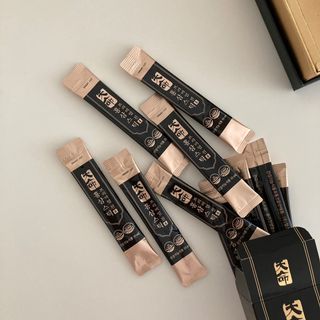 헬스업_천명진프리미엄홍삼스틱_10ml x 30포 — 5점을 준 리뷰어가 2021년 1월 올린 사용 사진