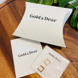 [골드앤디어] 14K 사각 네모 원터치 귀걸이_3color — 4점을 준 리뷰어가 2021년 5월 올린 사용 사진