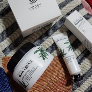 버텍스넘버원 버텍스 넘버원 햄프씨드오일 핸드밤, 바디크림 — 5점을 준 리뷰어가 2022년 3월 올린 사용 사진
