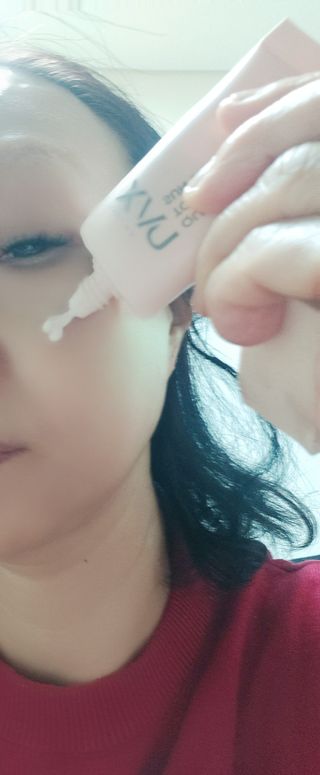 UVX 퀀텀 비너스 맑은 톤업 선세럼 — 4점을 준 리뷰어가 2024년 2월 올린 사용 사진