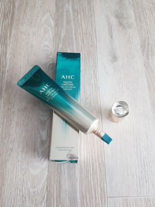 [NEW 탄력유턴 아이크림] AHC 유스 래스팅 리얼 아이크림 포 페이스 — 5점을 준 리뷰어가 2021년 2월 올린 사용 사진