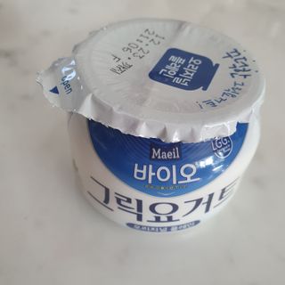 매일바이오 그릭요거트 오리지널 플레인 4개, 로스터리 커피믹스 4개 — 5점을 준 리뷰어가 2021년 12월 올린 사용 사진