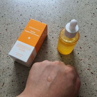 체르엠 스템앤셀 비타민 브라이트닝 에센스 30ml 1개 — 5점을 준 리뷰어가 2021년 10월 올린 사용 사진