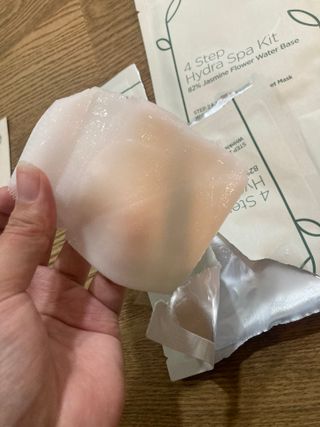 태그스킨 4스텝 주름개선 피부미백 영양 마스크팩 3개 세트(최신버전) — 5점을 준 리뷰어가 2022년 4월 올린 사용 사진