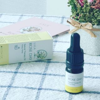 라라로즈데이 시즌2 천연 아로마오일 Y존 케어 속옷향수 이너퍼퓸 5ml  여성의 자존감을 UP시키자 — 4점을 준 리뷰어가 2021년 10월 올린 사용 사진