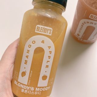 BLENDY'S 핑크 스무디+블론디 스무디 — 5점을 준 리뷰어가 2022년 3월 올린 사용 사진