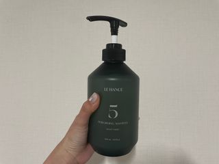 르핸스 퍼포밍 5 샴푸 비반트 포렛/베티버 포그 — 5점을 준 리뷰어가 2022년 12월 올린 사용 사진