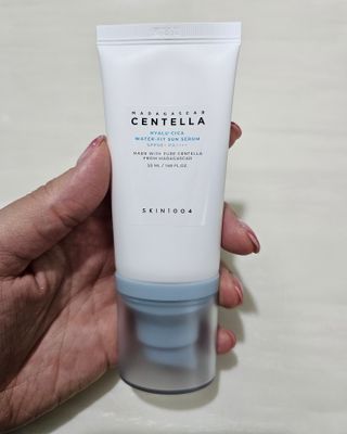[스킨1004] 마다가스카르 센텔라 히알루-시카 워터핏 선세럼 50ml — 5점을 준 리뷰어가 2024년 5월 올린 사용 사진