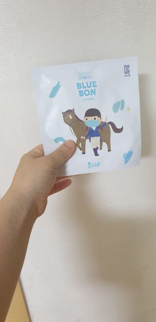 [블루 본 아이노우] 유아용 컬러마스크 40 PCS SET 2중 택 1 — 5점을 준 리뷰어가 2021년 4월 올린 사용 사진